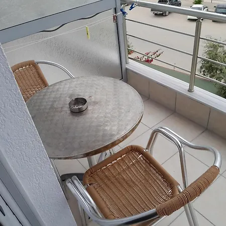 Prinos Hotel Himarë