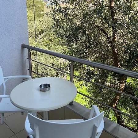 Hotel Prinos *