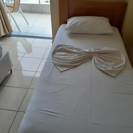 Prinos Hotel Himarë